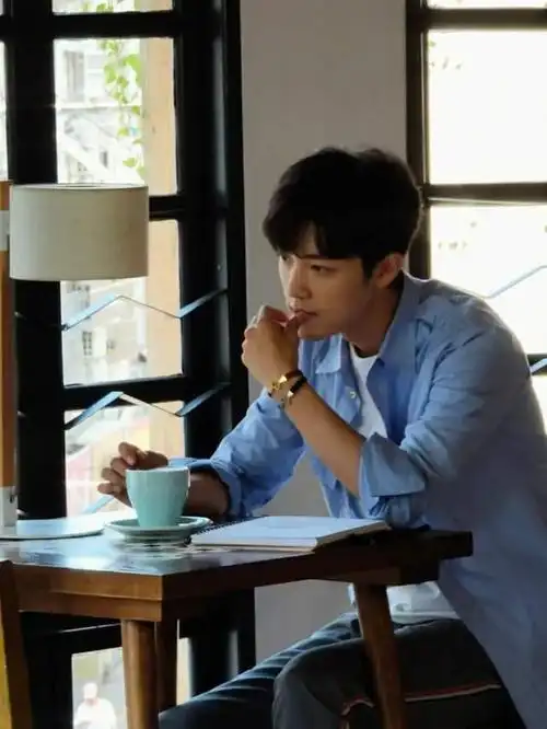 肖战大学旧照流出,青涩帅气又阳光被赞,被赞是最美的初恋!