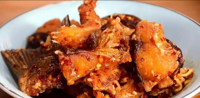 湖南"酒糟鱼"最简单的做法,香辣开胃,好吃解馋,看着就流口水