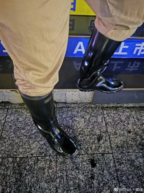 雨靴##穿着雨靴出去浪##橡胶雨靴