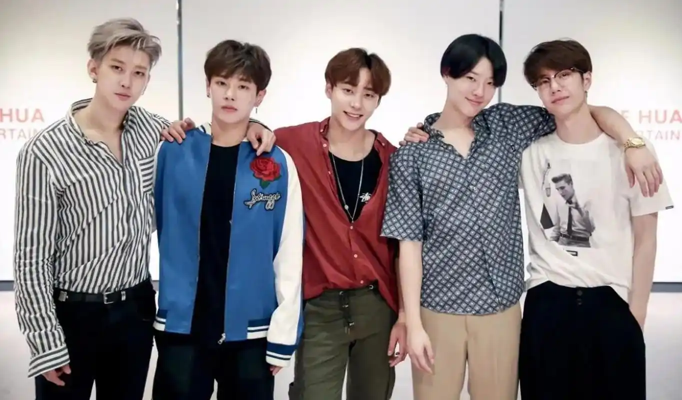 【乐华年会 uniq久违合照】近日,乐华娱乐举办公司年会,旗下艺人纷纷