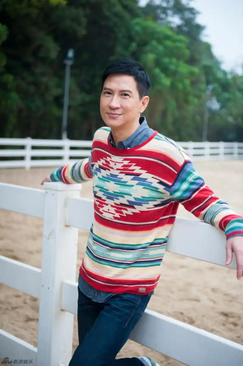 看硬汉喜剧之王不老男神张家辉介绍自己渣渣辉怎样扳回一局