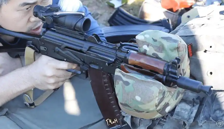 原创各国ak系列步枪精度测试56冲仅用铁瞄打的也不赖