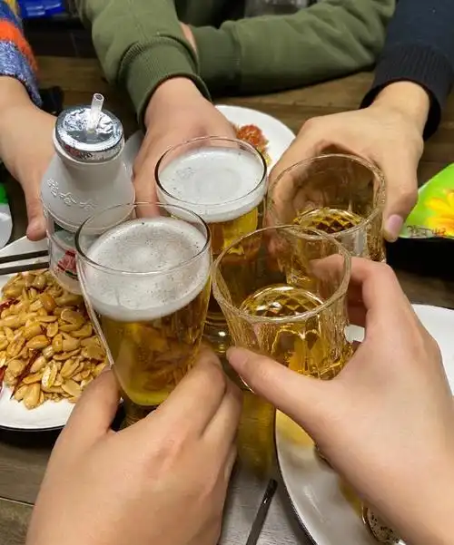 假期总结:吃肉喝酒,宴饮宾客,胖了三斤,.