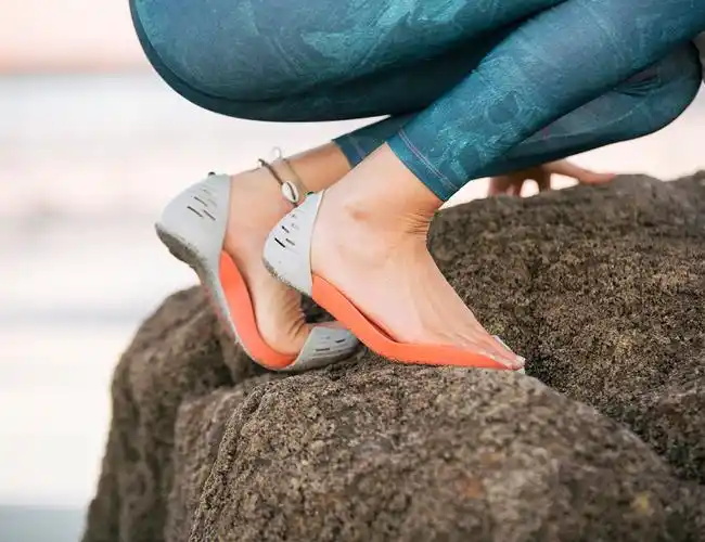 使用iguaneye丛林赤脚鞋,可在任何表面上享受赤脚舒适感.