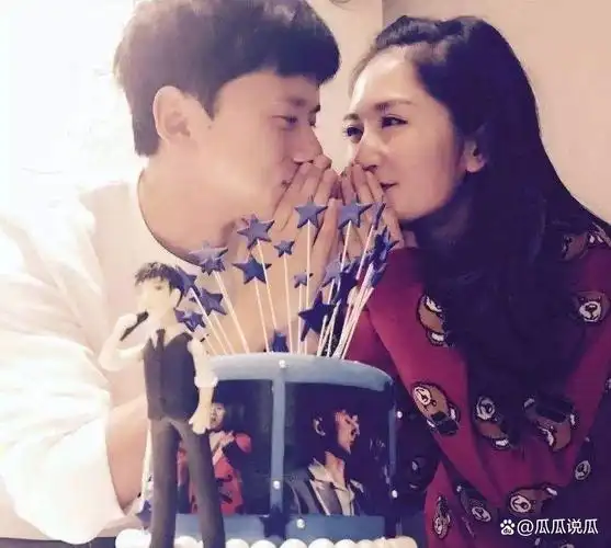 2018年,谢娜为张杰生下了双胞胎女儿,取名为跳跳和俏俏.