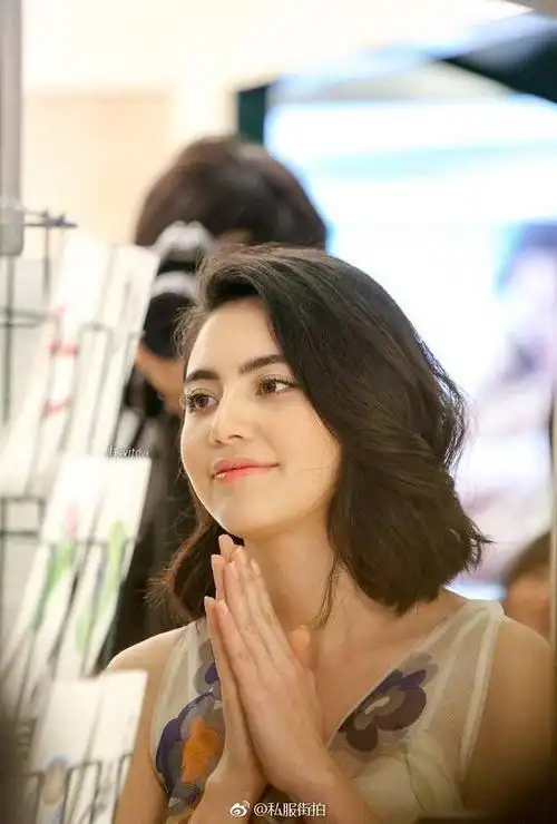 泰国演员mai剪短发站台fendi开幕竟然这么美