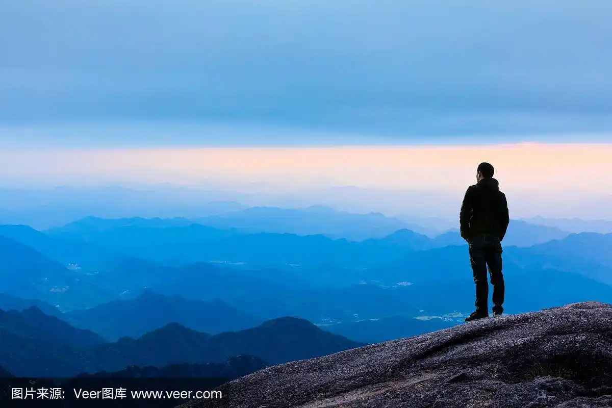山顶上的男人,概念场景