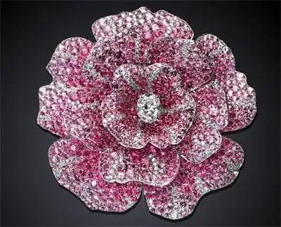 设计源于自然 香奈儿山茶花胸针