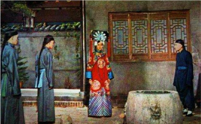 关于1992年故宫墙出现宫女事件,科学家解释的闪电能录像是什么原理?