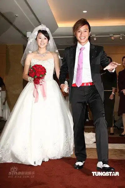 南拳妈妈(听歌)弹头举办结婚喜宴,喜宴上众星云集,包括:tank,杨宗纬