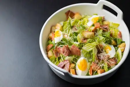 新鲜的凯撒沙拉图片