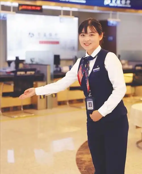 去银行办理业务的时候,为什么工作人员一致推荐手机银行?