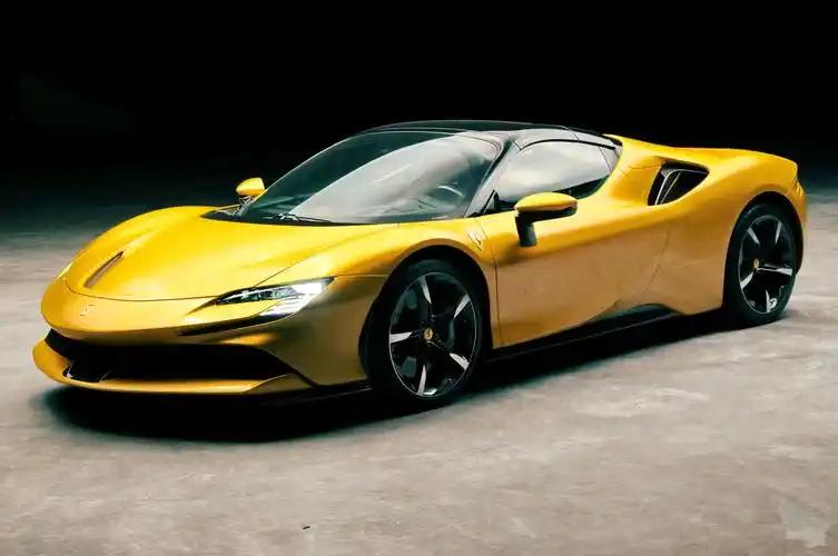 这辆法拉利sf90 spider被改装得花里胡哨,暴力有余优雅不足