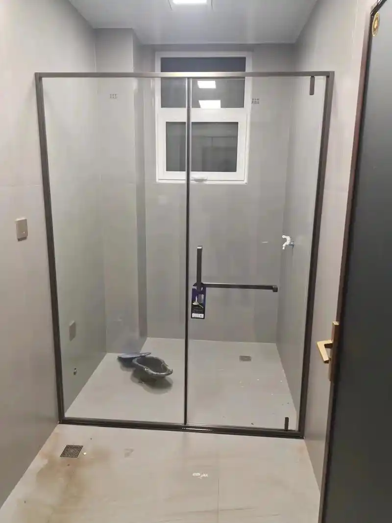 一字平开门效果图#洗手间干湿分离效果图 #卫生间隔断屏风设计 - 抖音