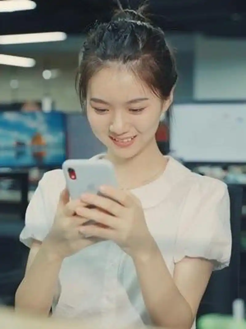 抖音剧情十大美女博主 田小野  田小野与莫邪同属广州神狼文化.