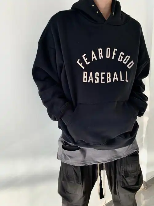 今日分享fearofgod7th印花连帽卫衣ootd