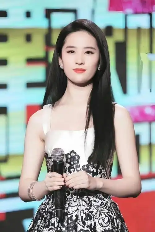 刘亦菲白玉兰造型