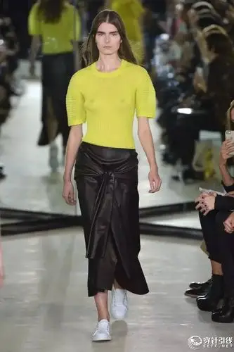 若隐若现 | 透明薄纱-流行趋势发布区 - 穿针引线服装论坛