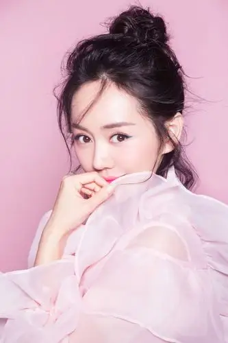 张定涵时尚大片出炉 演绎霸道女总裁的"72变"