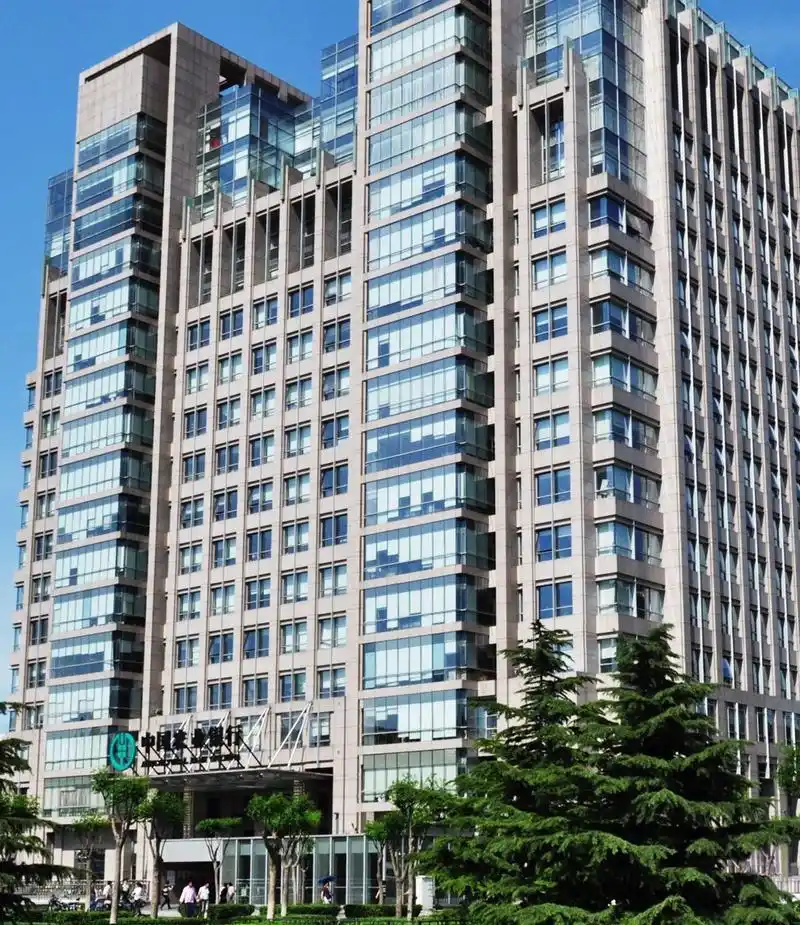 图为中国农业银行总行大楼.