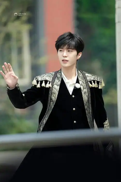 00后新星范丞丞闪耀《奔跑吧》,家族成员再添新动力!