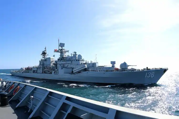 解放军的现代级改进型处境略有尴尬,曾经最大驱逐舰要如何改进?