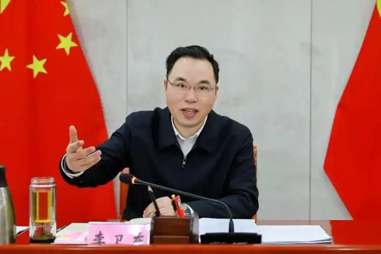 李卫东主持召开2024年书记办公会第2次会议研究部署巫溪老鹰茶产业