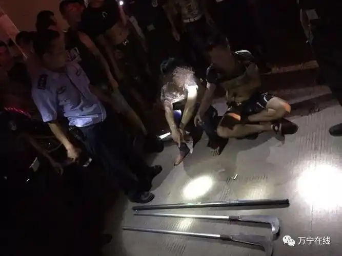 目前两名男子已移交给城西派出所做进一步处理.