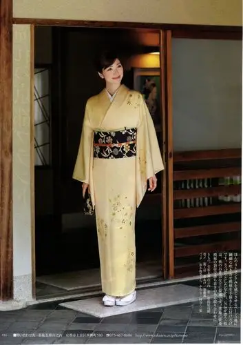 为什么女孩穿日本和服时里面不用穿?