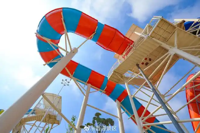 据了解,在距离西递景区仅3公里的石林景区,黟县大型水上乐园"西递石林