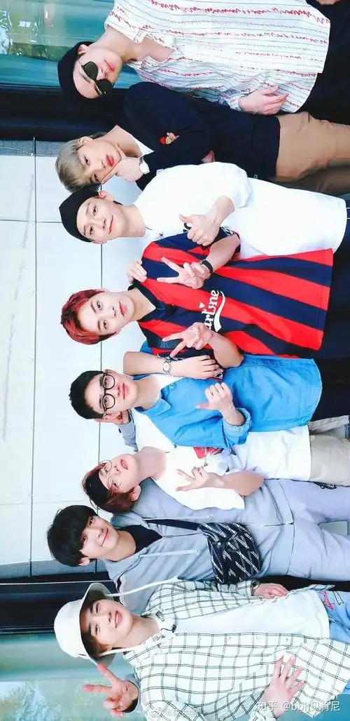 有exo九人或八人合照不谢谢各位