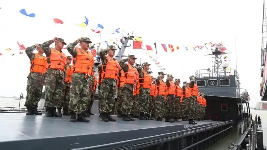 069型登陆艇列装武警岳阳支队船艇大队