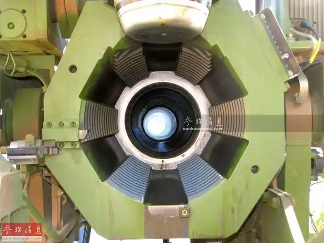 "恺撒"卡车炮的炮膛特写,可见炮管内的膛线.