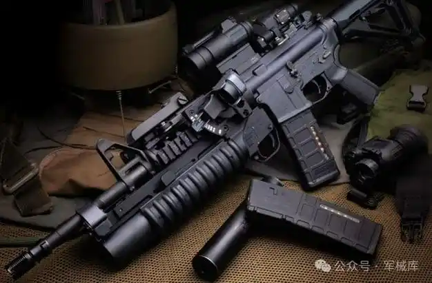 发射速率:700-970发/分初速:880米/秒有效射程:500米枪管长度:37厘米