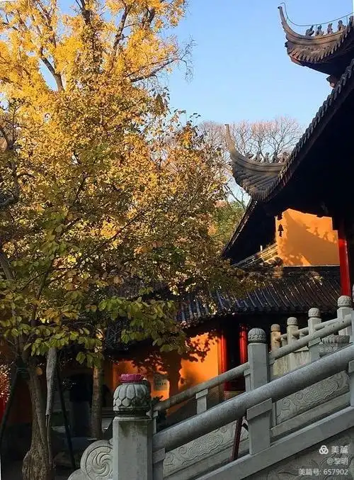 古刹禅意在,寺院秋意浓