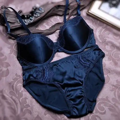 舒适亲肤小胸女士胸罩蕾丝聚拢真丝内衣文胸套装