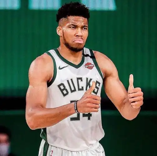 字母哥取关全部队友,恐怕要走詹姆斯老路,雄鹿这下要小心了