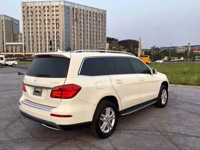 大奔越野gl350七座柴油版四驱带底升