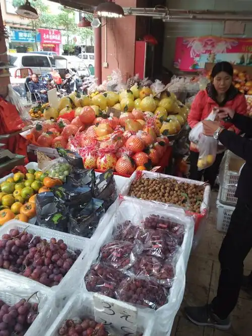 被抽检的水果销售摊位