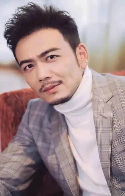 国内哪个男演员适合演《三体》里的罗辑?