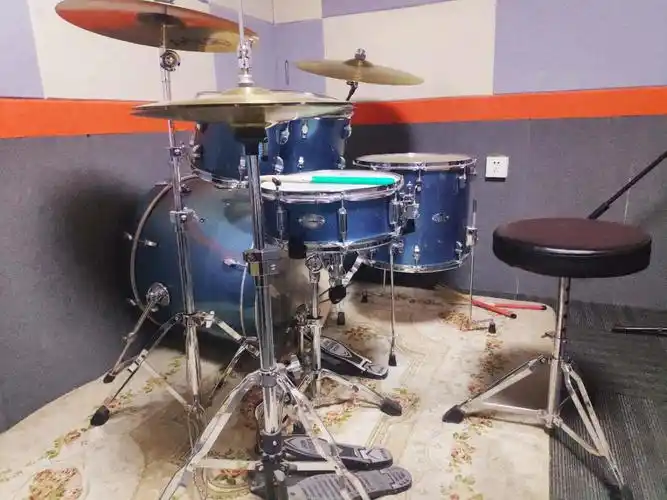 架子鼓的摆放与坐姿