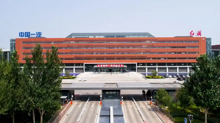 一锤定音: 六个坚持让新红旗品牌实现跨越式发展__凤凰网