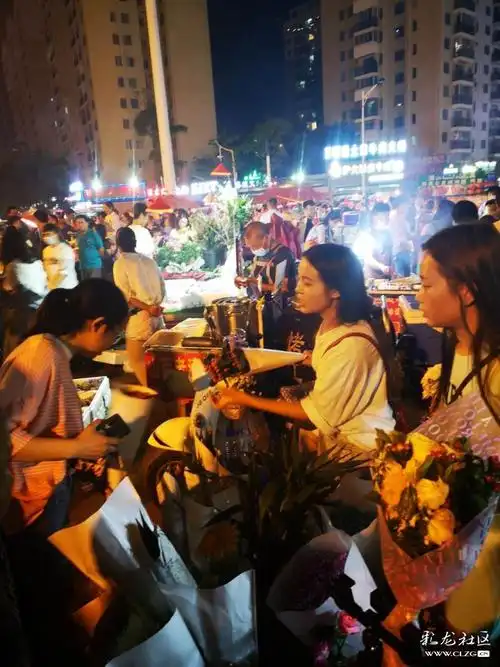 实拍全昆明最火爆夜巿螺蛳湾商户全部搬出店铺摆地摊