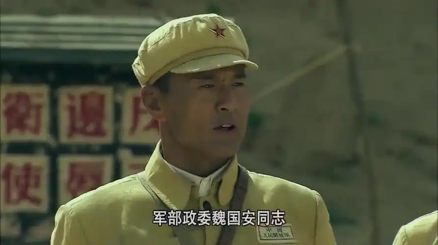 从将军到士兵王朝天率领英雄五连出征女兵们为男兵送行