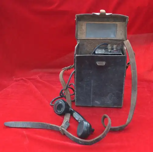 中国人民解放军一野一兵团二军解放陇右地区时遗留的军用电话机
