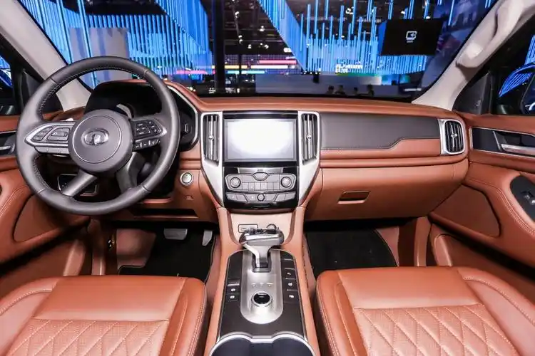 长城炮乘用皮卡车身怀绝技支持自动泊车入位