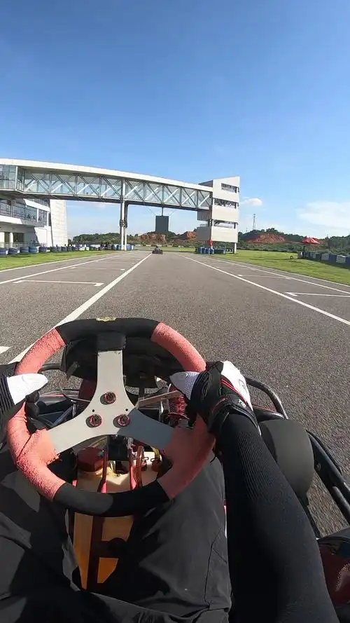 江西新余仙女湖赛车场室外卡丁车初体验