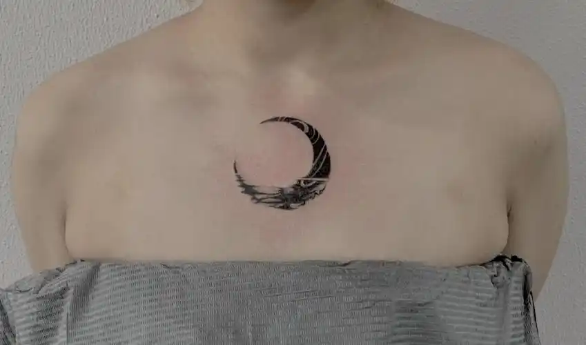 宁波龙之吻刺青私人订制胸口月亮纹身