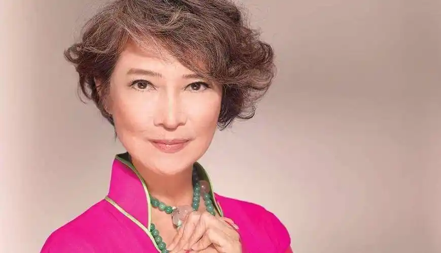 萧芳芳:让李连杰尊敬,周星驰欣赏,她的人生有多传奇?_时候_母亲_成就