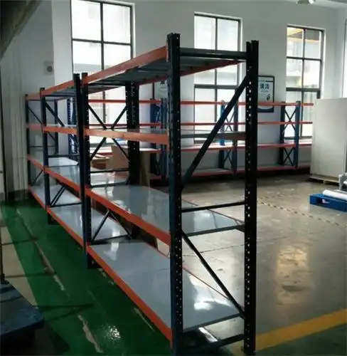 货架及工作台装货发货现场